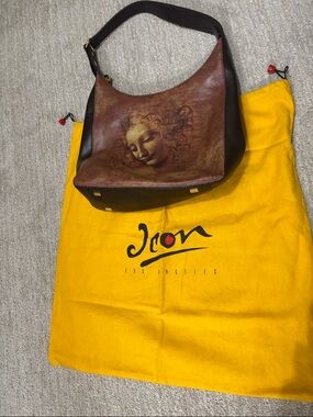 Vtg ICON Los Angeles leather Head of a women. Like New!